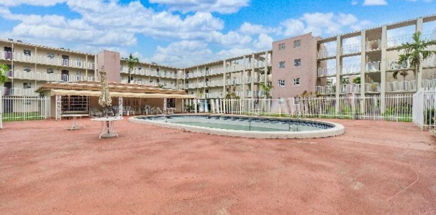 Condo in Lauderhill, Florida, 1 bedroom № 2184671