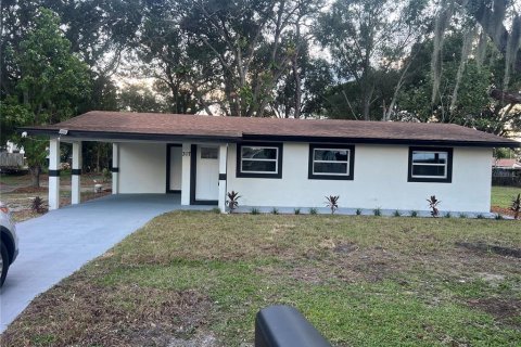 House in Winter Haven, Florida 4 bedrooms, 164.62 sq.m. № 1917584 - photo 1