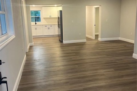 House in Winter Haven, Florida 4 bedrooms, 164.62 sq.m. № 1917584 - photo 8