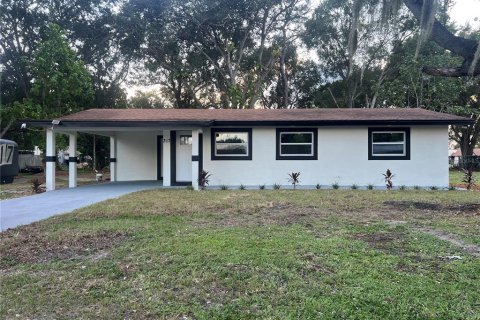 House in Winter Haven, Florida 4 bedrooms, 164.62 sq.m. № 1917584 - photo 2