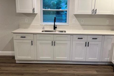 House in Winter Haven, Florida 4 bedrooms, 164.62 sq.m. № 1917584 - photo 11