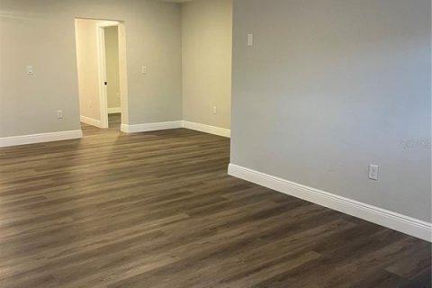 House in Winter Haven, Florida 4 bedrooms, 164.62 sq.m. № 1917584 - photo 7