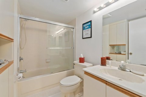 Copropriété à vendre à Hutchinson Island South, Floride: 2 chambres, 150.78 m2 № 2242885 - photo 29