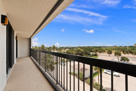 Copropriété à vendre à Hutchinson Island South, Floride: 2 chambres, 150.78 m2 № 2242885 - photo 23
