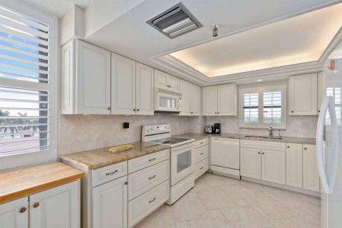 Copropriété à vendre à Hutchinson Island South, Floride: 2 chambres, 150.78 m2 № 2242885 - photo 17