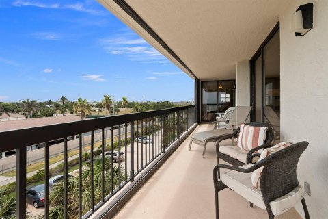 Copropriété à vendre à Hutchinson Island South, Floride: 2 chambres, 150.78 m2 № 2242885 - photo 14