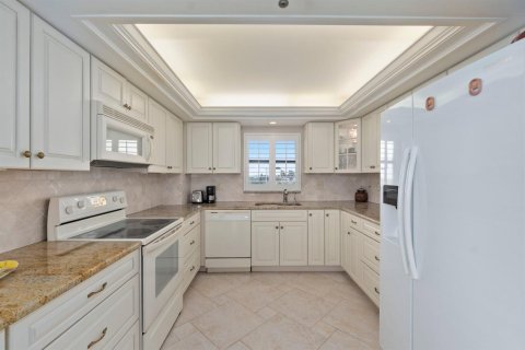 Copropriété à vendre à Hutchinson Island South, Floride: 2 chambres, 150.78 m2 № 2242885 - photo 16