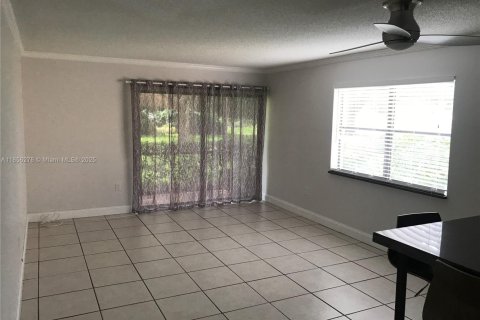 Condominio en alquiler en Plantation, Florida, 1 dormitorio, 69.68 m2 № 1878451 - foto 3
