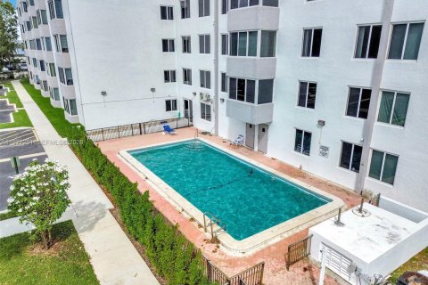 Снять в аренду кондоминиум в Санни-Айлс-Бич, Флорида 1 спальня, 65.96м2, № 2041635 - фото 25