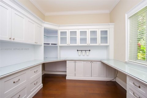 Villa ou maison à louer à Coral Gables, Floride: 4 chambres, 324.41 m2 № 1976710 - photo 11
