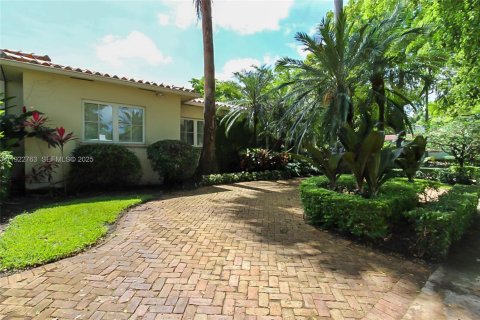 Villa ou maison à louer à Coral Gables, Floride: 4 chambres, 324.41 m2 № 1976710 - photo 4