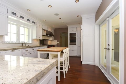 Villa ou maison à louer à Coral Gables, Floride: 4 chambres, 324.41 m2 № 1976710 - photo 14