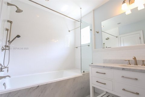 Villa ou maison à louer à Coral Gables, Floride: 4 chambres, 324.41 m2 № 1976710 - photo 28