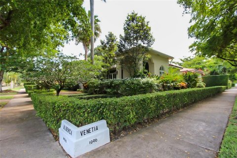 Villa ou maison à louer à Coral Gables, Floride: 4 chambres, 324.41 m2 № 1976710 - photo 2