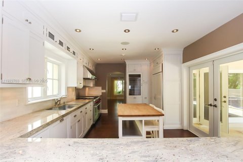 Villa ou maison à louer à Coral Gables, Floride: 4 chambres, 324.41 m2 № 1976710 - photo 15