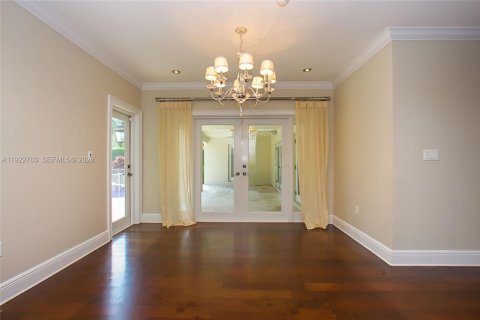 Villa ou maison à louer à Coral Gables, Floride: 4 chambres, 324.41 m2 № 1976710 - photo 10