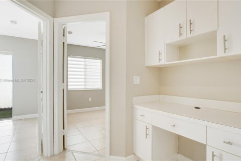 Villa ou maison à louer à Cutler Bay, Floride: 3 chambres, 128.95 m2 № 1882058 - photo 18