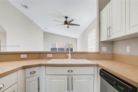 Villa ou maison à louer à Cutler Bay, Floride: 3 chambres, 128.95 m2 № 1882058 - photo 22