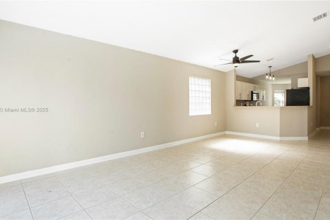 Villa ou maison à louer à Cutler Bay, Floride: 3 chambres, 128.95 m2 № 1882058 - photo 11