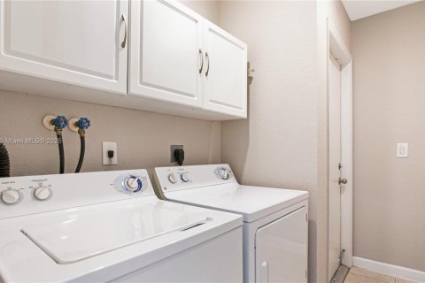 Villa ou maison à louer à Cutler Bay, Floride: 3 chambres, 128.95 m2 № 1882058 - photo 19