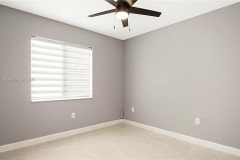 Villa ou maison à louer à Cutler Bay, Floride: 3 chambres, 128.95 m2 № 1882058 - photo 21