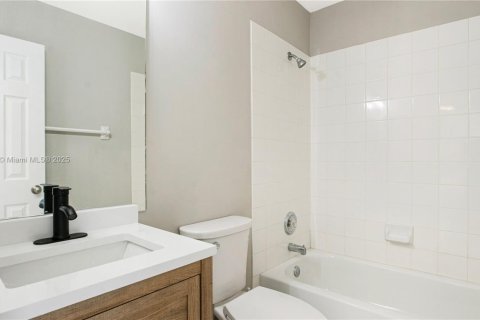 Villa ou maison à louer à Cutler Bay, Floride: 3 chambres, 128.95 m2 № 1882058 - photo 6