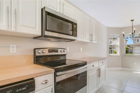 Villa ou maison à louer à Cutler Bay, Floride: 3 chambres, 128.95 m2 № 1882058 - photo 7