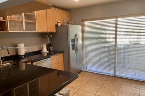 Copropriété à louer à Miami, Floride: 1 chambre, 65.12 m2 № 1889053 - photo 2