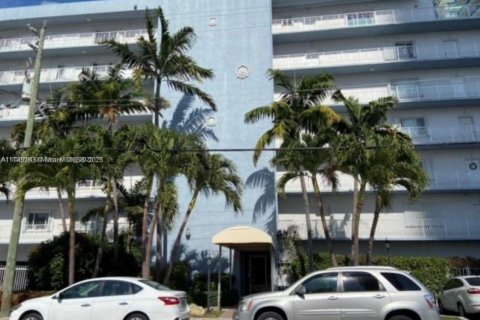 Copropriété à louer à Miami, Floride: 1 chambre, 65.12 m2 № 1889053 - photo 1