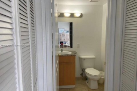 Copropriété à louer à Miami, Floride: 1 chambre, 65.12 m2 № 1889053 - photo 10
