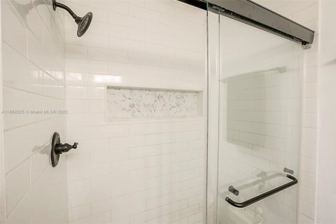Townhouse in Hialeah, Florida 2 bedrooms, 92.9 sq.m. № 1890296 - photo 20