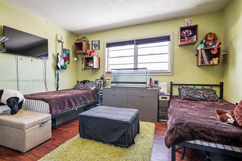 Townhouse in Hialeah, Florida 2 bedrooms, 92.9 sq.m. № 1890296 - photo 21