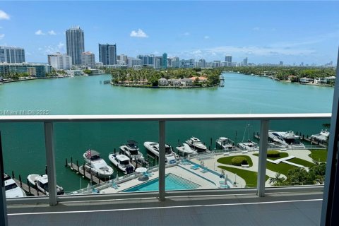 Condo in Miami Beach, Florida, 1 bedroom  № 1790956 - photo 2