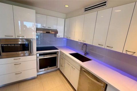 Condo in Miami Beach, Florida, 1 bedroom  № 1790956 - photo 5