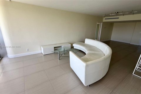 Condo in Miami Beach, Florida, 1 bedroom  № 1790956 - photo 18