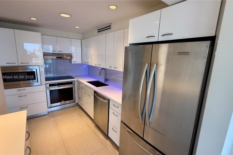 Condo in Miami Beach, Florida, 1 bedroom  № 1790956 - photo 6