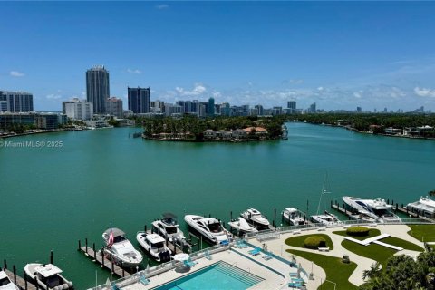Condo in Miami Beach, Florida, 1 bedroom  № 1790956 - photo 1