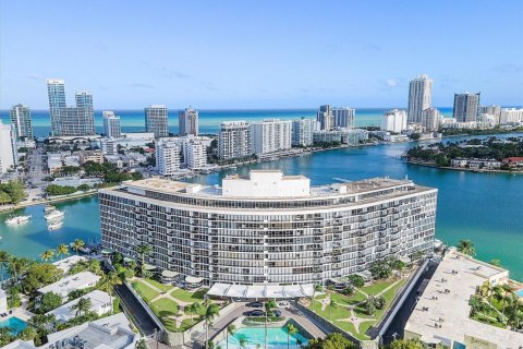 Condo in Miami Beach, Florida, 1 bedroom  № 1790956 - photo 29