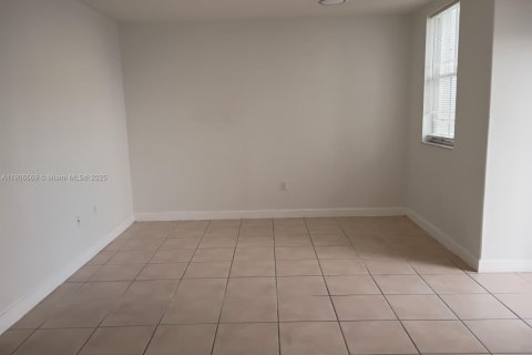 Adosado en alquiler en Hialeah, Florida, 3 dormitorios, 126.35 m2 № 1965793 - foto 4