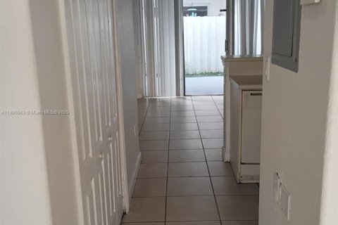 Adosado en alquiler en Hialeah, Florida, 3 dormitorios, 126.35 m2 № 1965793 - foto 3