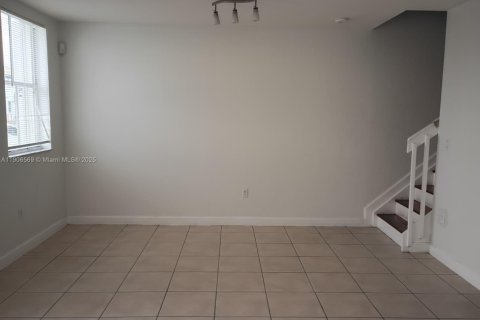 Adosado en alquiler en Hialeah, Florida, 3 dormitorios, 126.35 m2 № 1965793 - foto 5