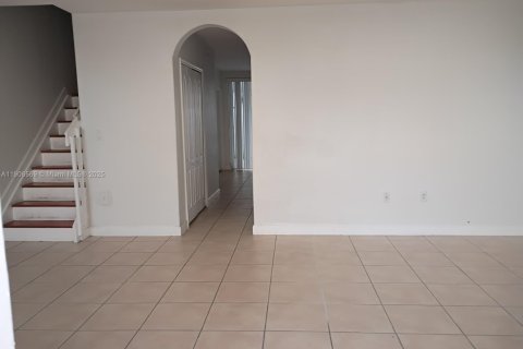 Adosado en alquiler en Hialeah, Florida, 3 dormitorios, 126.35 m2 № 1965793 - foto 2