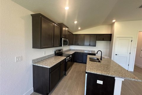 House in Oxford, Florida 3 bedrooms, 140.47 sq.m. № 2094607 - photo 11