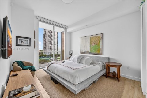 Condo in Miami, Florida, 2 bedrooms  № 2153128 - photo 11