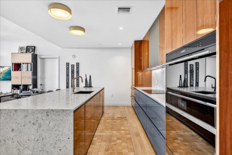 Condo in Miami, Florida, 2 bedrooms  № 2153128 - photo 4