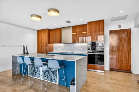 Condo in Miami, Florida, 2 bedrooms  № 2153128 - photo 5