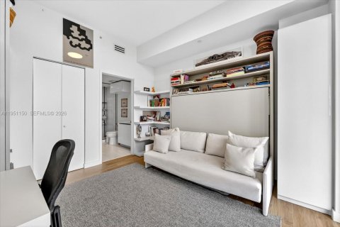 Condo in Miami, Florida, 2 bedrooms  № 2153128 - photo 9