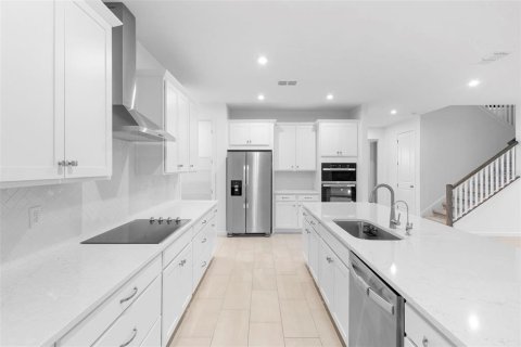 Casa en alquiler en Orlando, Florida, 5 dormitorios, 318.38 m2 № 1866562 - foto 19