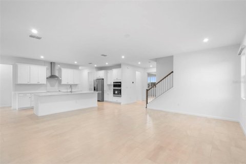 Casa en alquiler en Orlando, Florida, 5 dormitorios, 318.38 m2 № 1866562 - foto 9