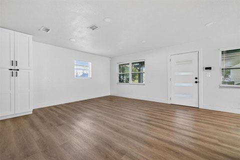 Villa ou maison à vendre à Tampa, Floride: 2 chambres, 180.97 m2 № 2093521 - photo 3
